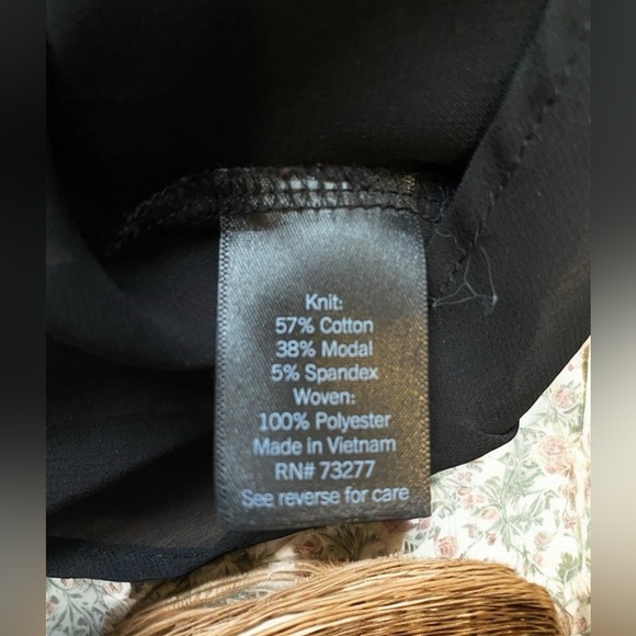 🌟
Women Simply Vera Vera Wang black blouse top Size L long sleeve shirt - Picture 8 of 10